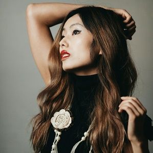 Knitted pearl necklace